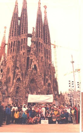 Jornada Solidria amb l'Immigrant. 2002. "Mulla't pels immigrants, amb la Sagrada Famlia, tots ho som, tots venim d'frica".