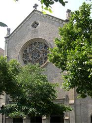 El monestir de les Dominiques de Mont-Si, a la Rambla Catalunya, s ara la parrquia de Sant Ramon de Penyafort. Les germanes Dominiques es van traslladar a Esplugues de Llobregat lany 1947.
